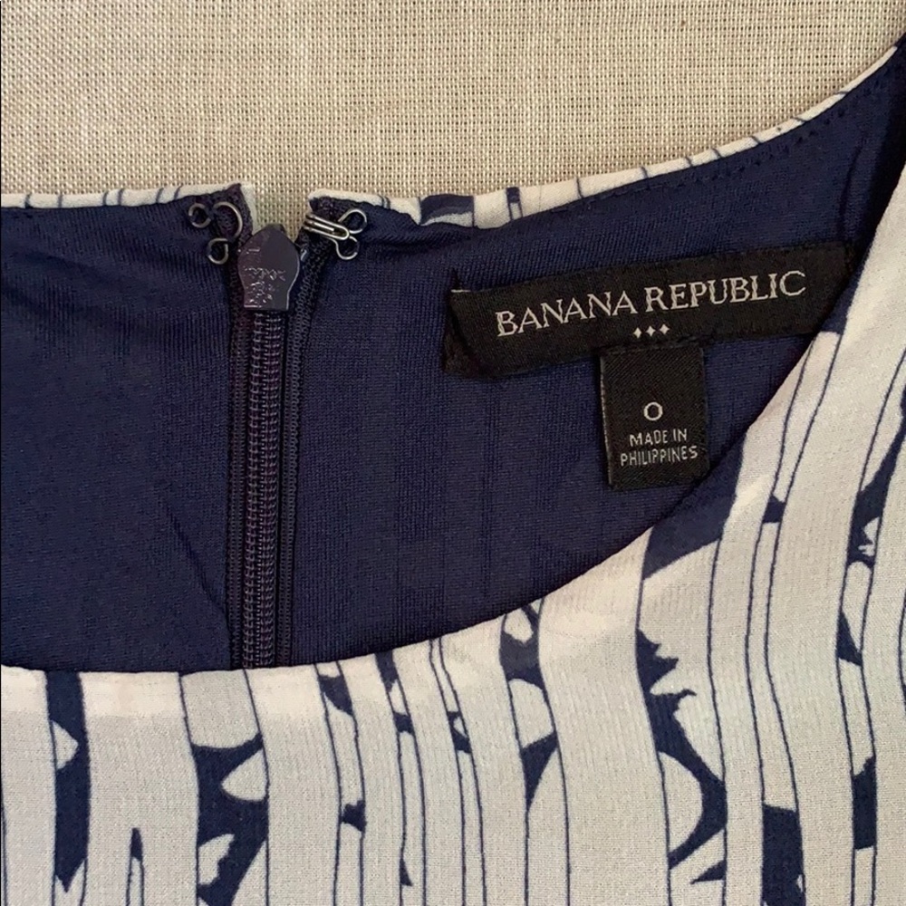 Banana Republic Navy Tiered Sleeveless Tank Blouse - Picture 4 of 6